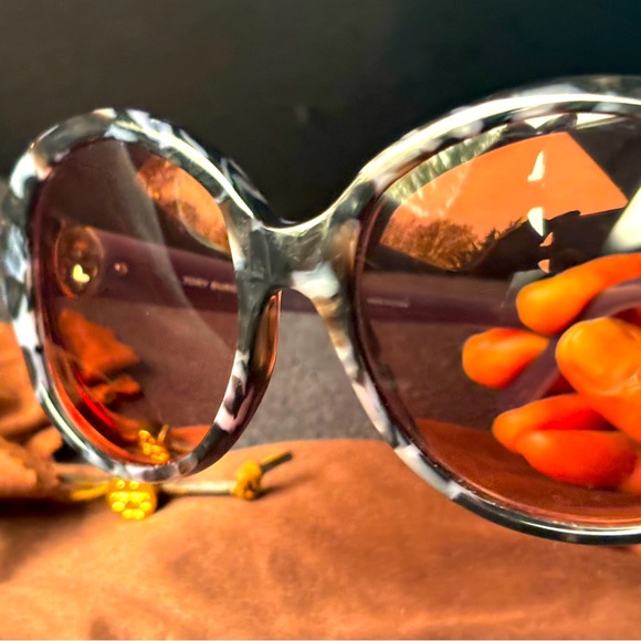 Aunthentic Tory Burch round Blue and grey shades frames only - Picture 2 of 15